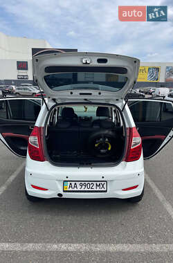 Хэтчбек Hyundai i10 2013 в 