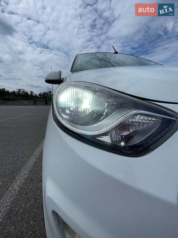 Хэтчбек Hyundai i10 2013 в Киеве