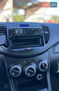 Хэтчбек Hyundai i10 2012 в 