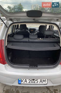 Хэтчбек Hyundai i10 2010 в 