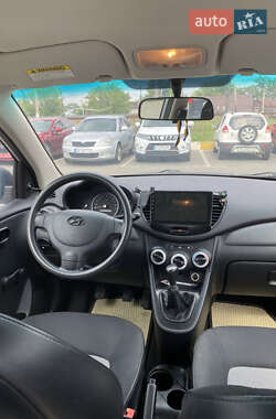 Хэтчбек Hyundai i10 2010 в 