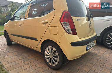 Хэтчбек Hyundai i10 2010 в 