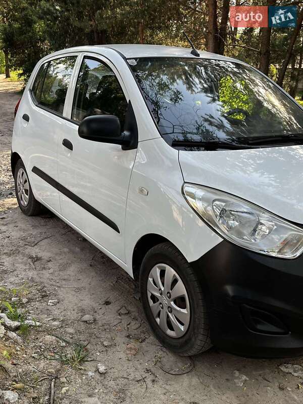 Хэтчбек Hyundai i10 2012 в Вараше