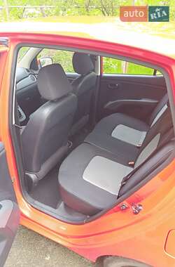Хэтчбек Hyundai i10 2010 в 