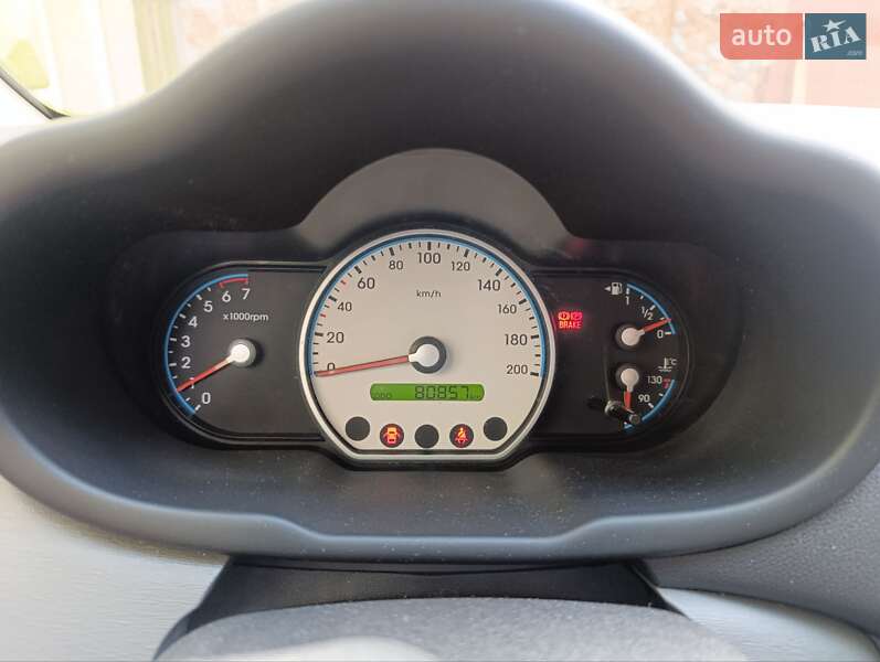 Хэтчбек Hyundai i10 2010 в Житомире