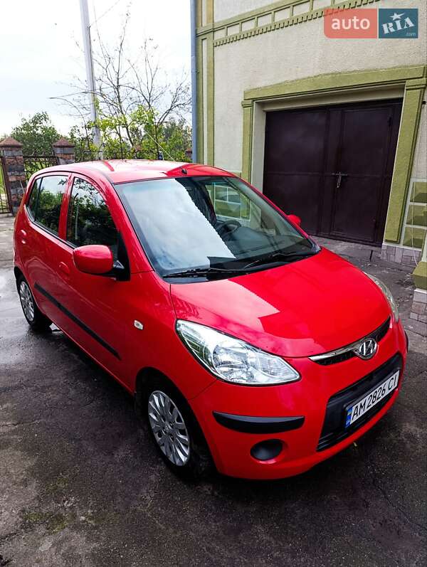 Хэтчбек Hyundai i10 2010 в Житомире