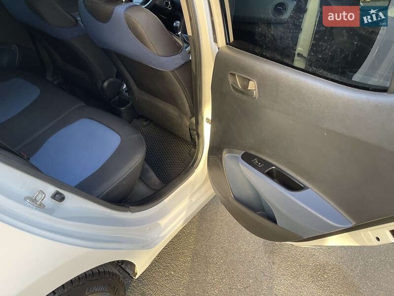 Хетчбек Hyundai i10 2014 в Запоріжжі