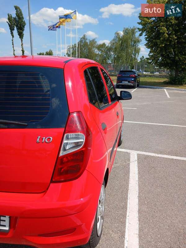 Хэтчбек Hyundai i10 2011 в Житомире