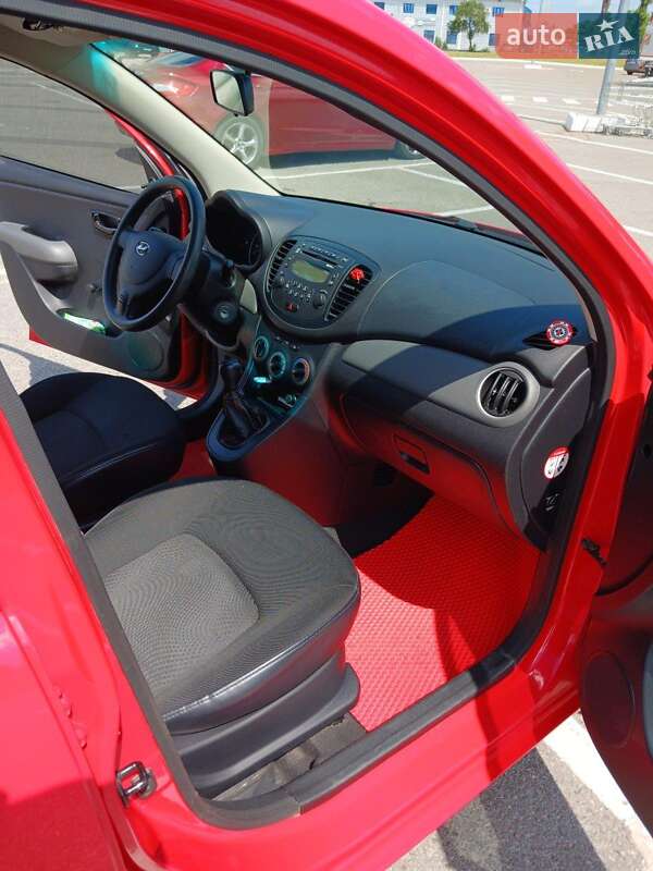 Хэтчбек Hyundai i10 2011 в Житомире