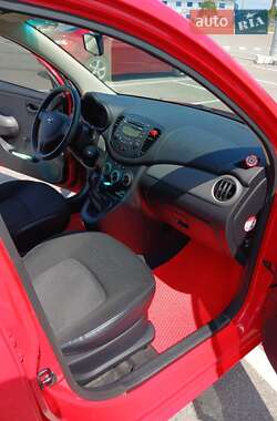 Хэтчбек Hyundai i10 2011 в 