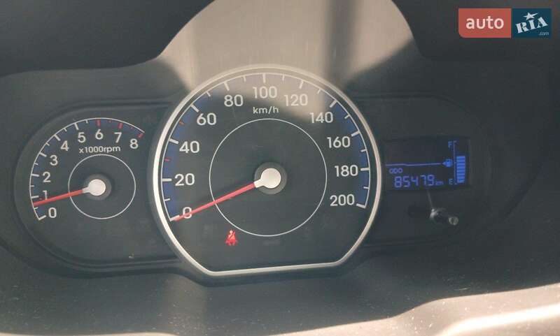 Хэтчбек Hyundai i10 2011 в Житомире