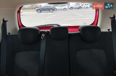 Хэтчбек Hyundai i10 2011 в 