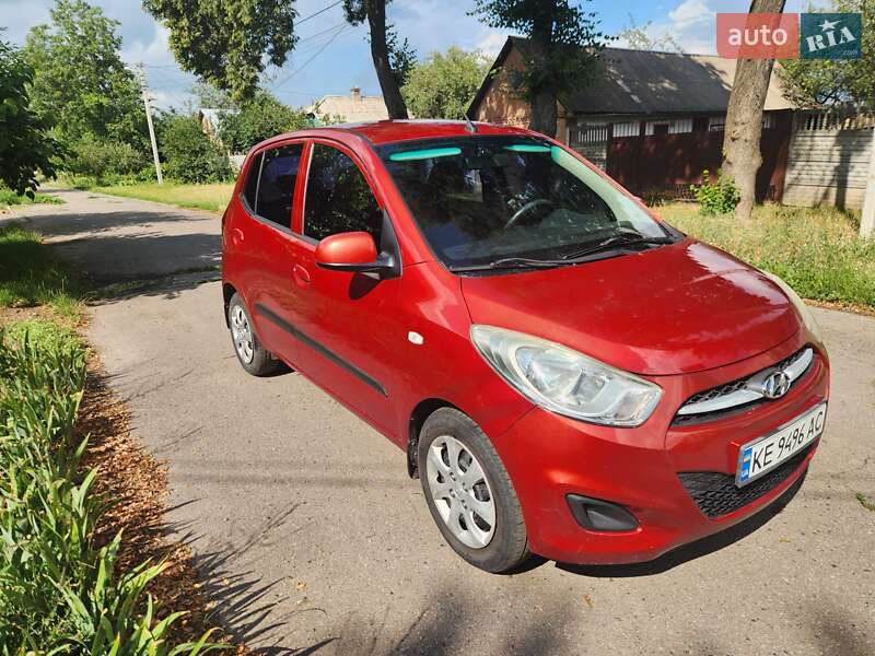 Хэтчбек Hyundai i10 2013 в 