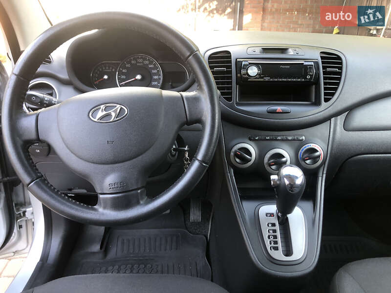 Хэтчбек Hyundai i10 2013 в Черновцах