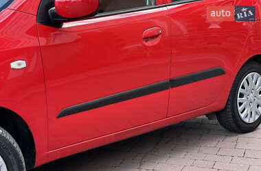 Хэтчбек Hyundai i10 2010 в 