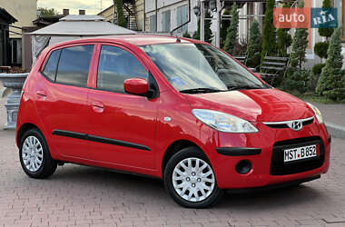 Хэтчбек Hyundai i10 2010 в 