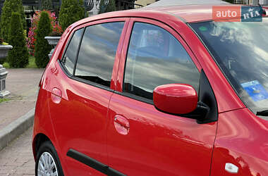 Хэтчбек Hyundai i10 2010 в 