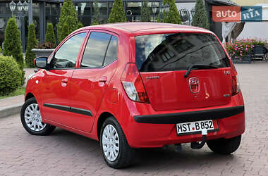 Хэтчбек Hyundai i10 2010 в 