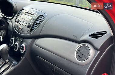 Хэтчбек Hyundai i10 2010 в 