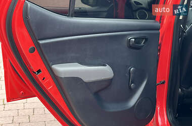 Хэтчбек Hyundai i10 2010 в 