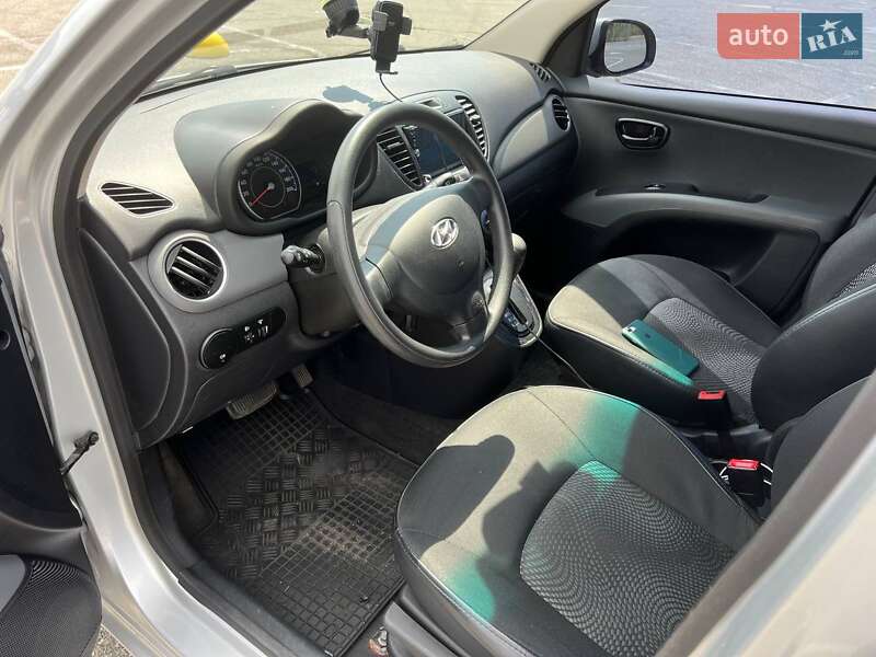 Хэтчбек Hyundai i10 2013 в Софиевской Борщаговке
