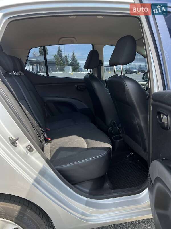 Хэтчбек Hyundai i10 2013 в Софиевской Борщаговке