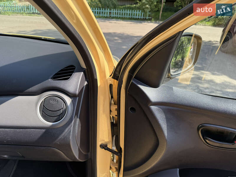 Хэтчбек Hyundai i10 2008 в Киеве