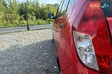 Хэтчбек Hyundai i10 2009 в 