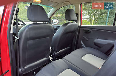 Хэтчбек Hyundai i10 2009 в 