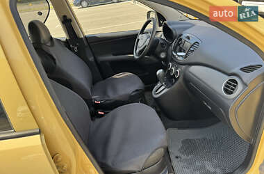 Хэтчбек Hyundai i10 2009 в 