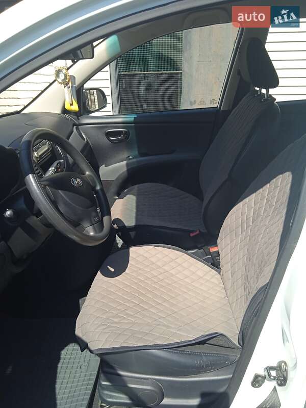 Хэтчбек Hyundai i10 2013 в Самборе фото 8 Хэтчбек Hyundai i10 2013 в Самборе