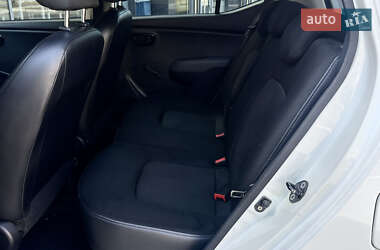 Хэтчбек Hyundai i10 2011 в 