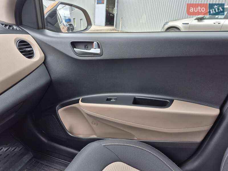 Хэтчбек Hyundai i10 2015 в Киеве