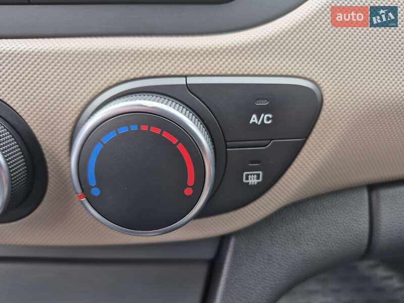 Хэтчбек Hyundai i10 2015 в Киеве