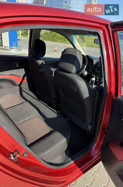 Хэтчбек Hyundai i10 2012 в 