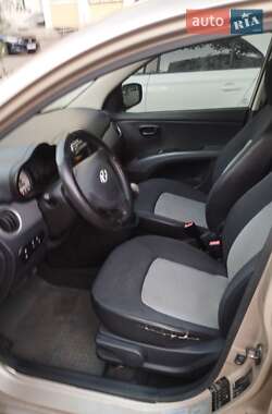 Хэтчбек Hyundai i10 2009 в 