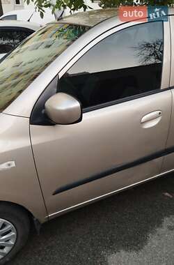 Хэтчбек Hyundai i10 2009 в 