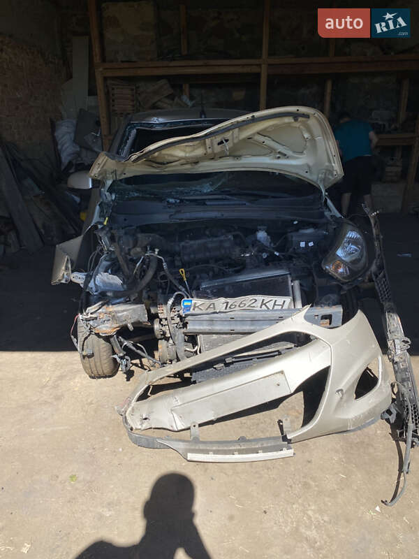 Хэтчбек Hyundai i10 2013 в Богуславе