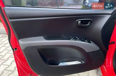 Хэтчбек Hyundai i10 2012 в 