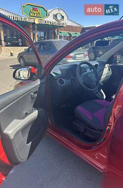 Хэтчбек Hyundai i10 2012 в 