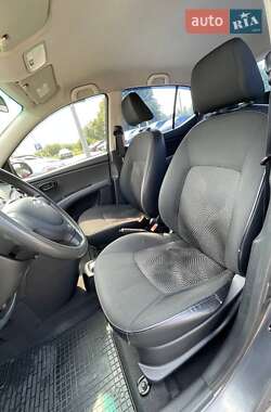Хэтчбек Hyundai i10 2012 в 