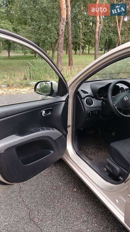 Хэтчбек Hyundai i10 2012 в Киеве