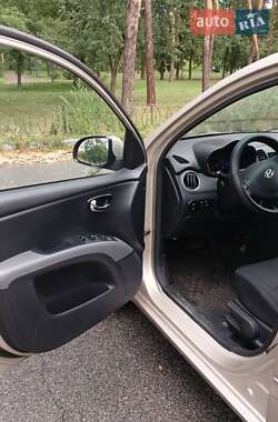 Хетчбек Hyundai i10 2012 в 