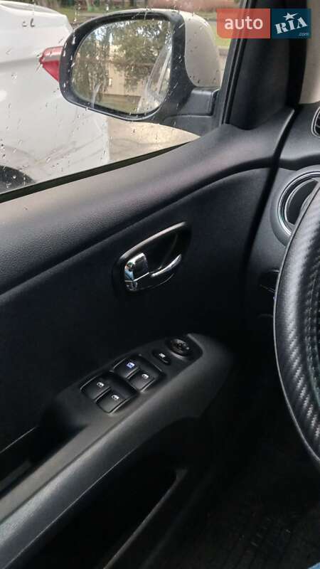 Хэтчбек Hyundai i10 2012 в Киеве