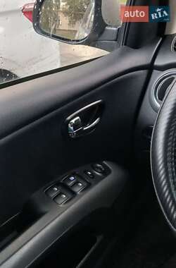 Хетчбек Hyundai i10 2012 в 