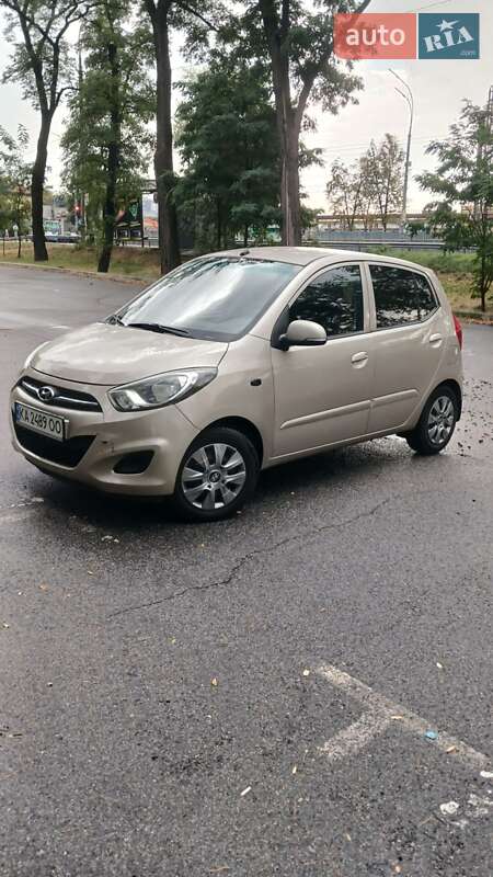 Хэтчбек Hyundai i10 2012 в Киеве