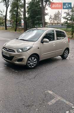 Хетчбек Hyundai i10 2012 в 