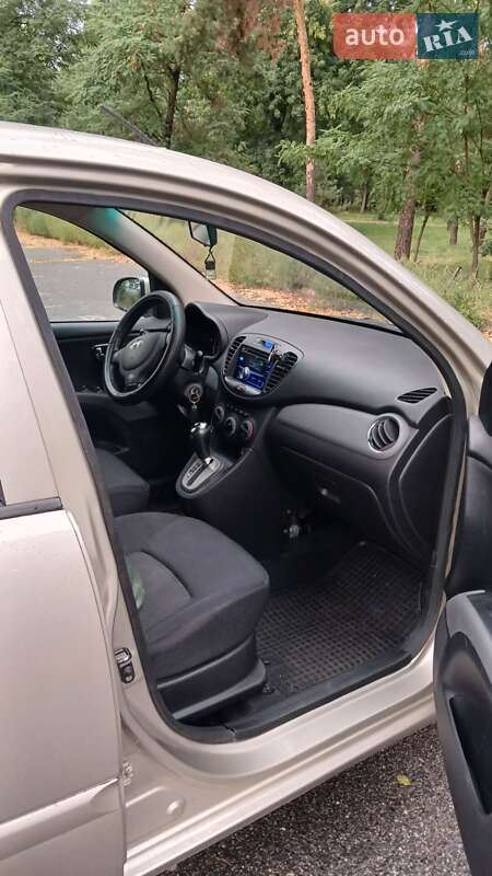Хэтчбек Hyundai i10 2012 в Киеве