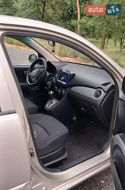 Хетчбек Hyundai i10 2012 в 