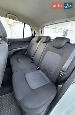 Хэтчбек Hyundai i10 2011 в 